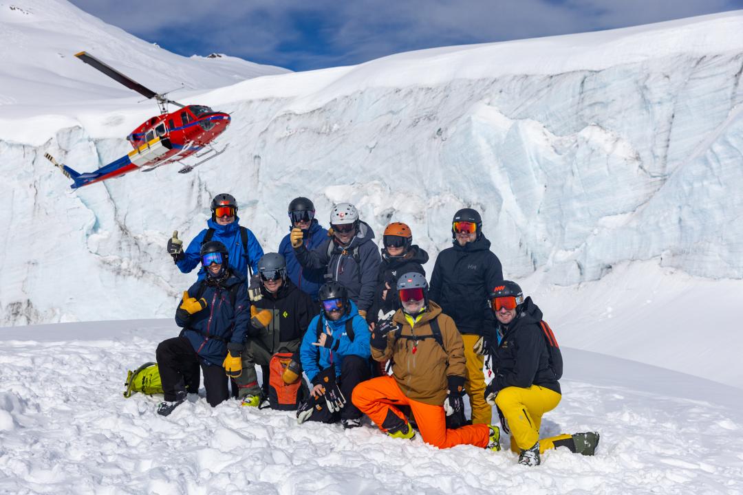 Group skiing with Helicopter