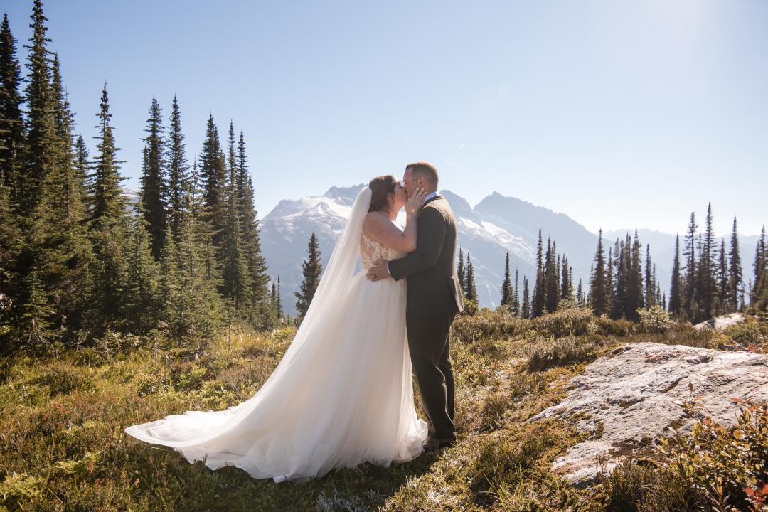 Bride & Groom in the alpine