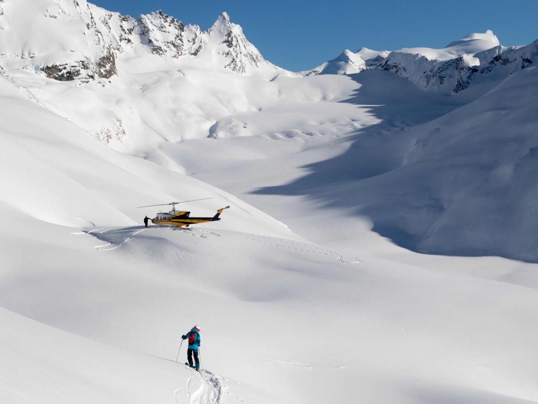 Tour 610 deep powder heli-skiing, BC, Canada