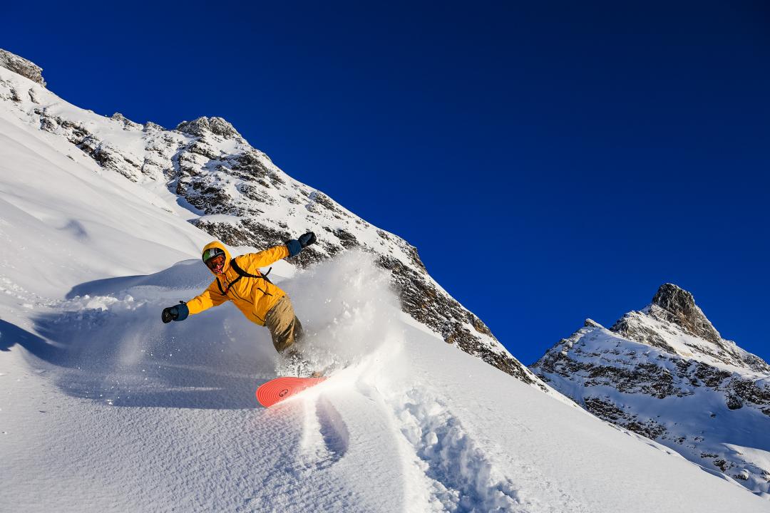 Snowboarding in the alpine